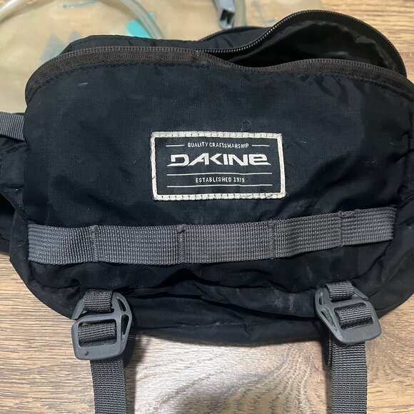 DaKine Hot Laps 5L Bike MTB Waist Hip Pack Bag With 70 oz. 2L Reservoir Black - Picture 2 of 7